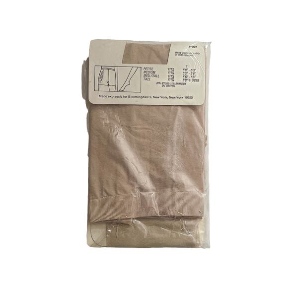 NOS Bloomingdales Sutton East Control Top Sheer Seashell Pantyhose M Tall - Picture 2 of 3